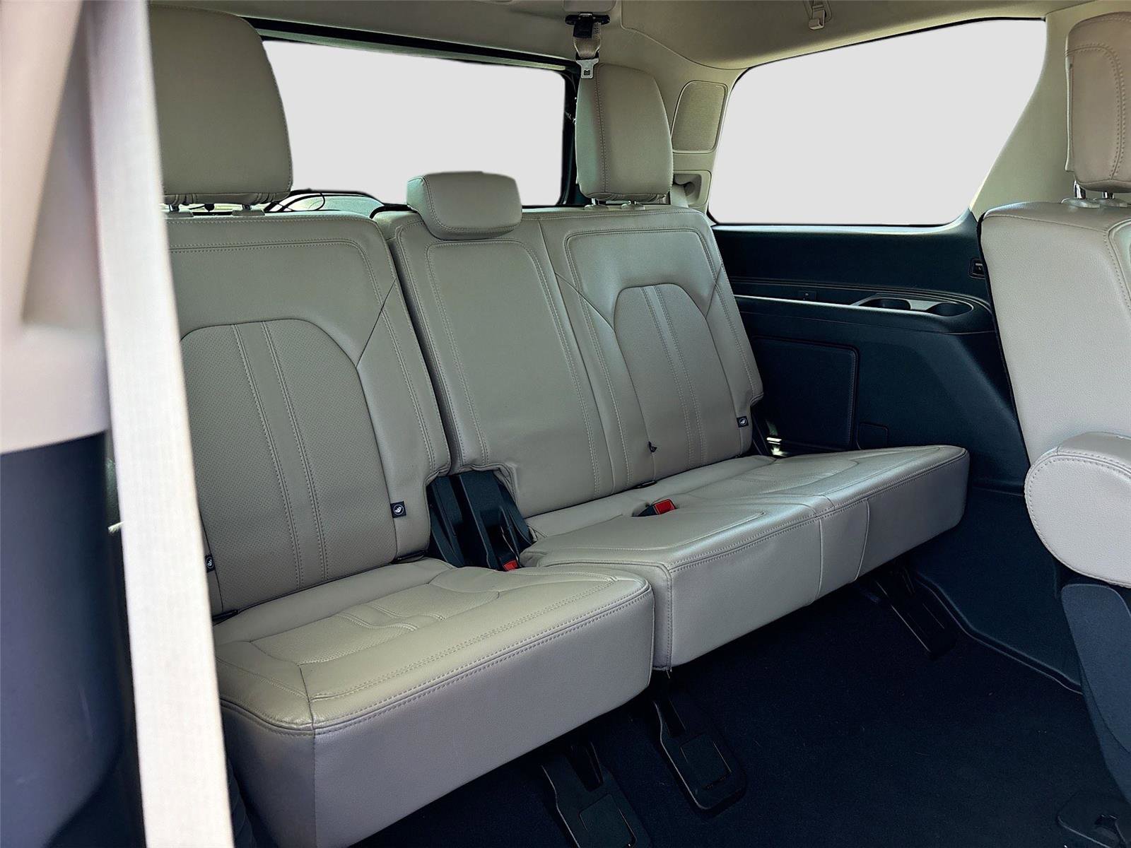 Used 2024 Ford Expedition Limited image 33
