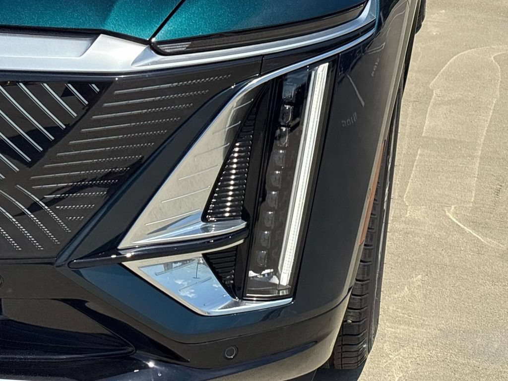 New 2026 Cadillac Lyriq Luxury AWD/4WD image 9