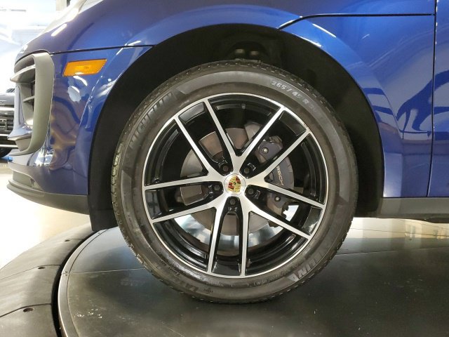 Used 2023 Porsche Macan AWD/4WD image 28
