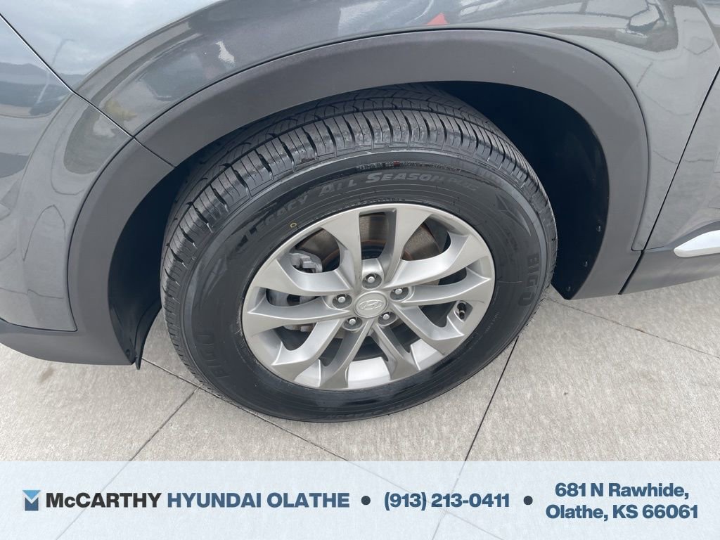 Used 2020 Hyundai Santa Fe SE image 17