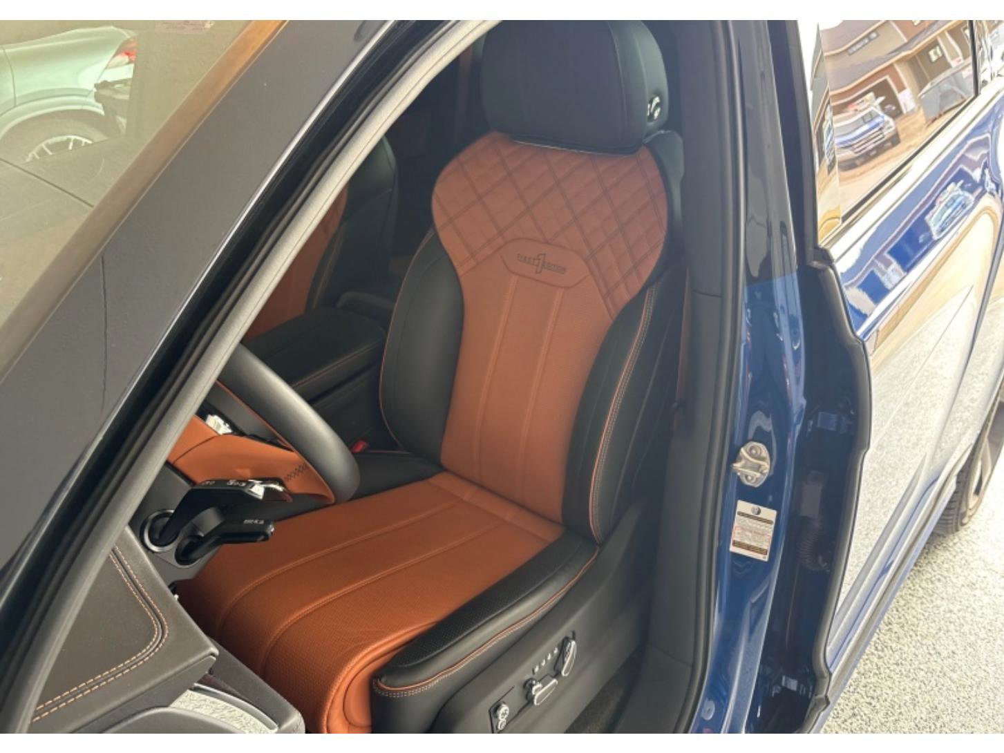 Used 2022 Bentley Bentayga AWD/4WD image 5