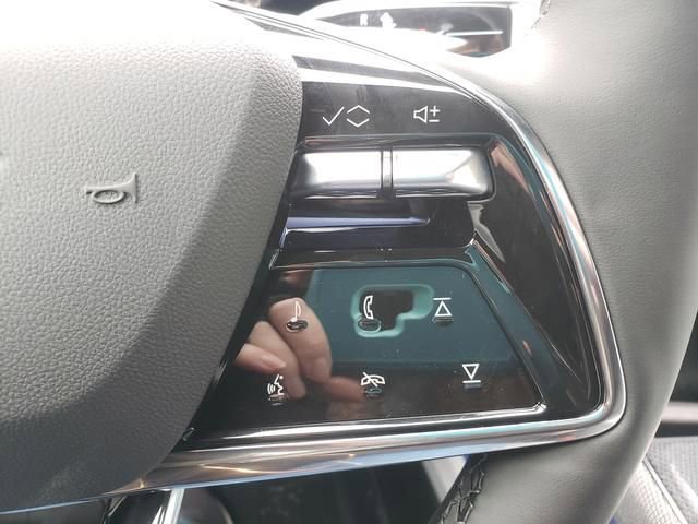 New 2026 Cadillac Optiq Luxury 1 image 22