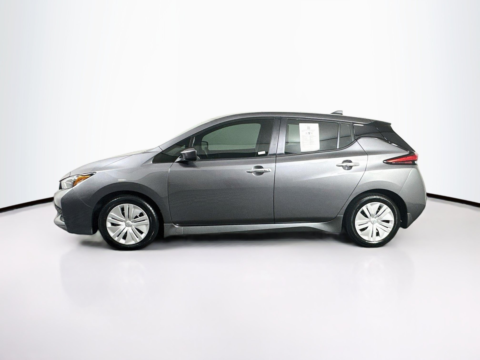 Used 2024 Nissan Leaf S FWD image 4