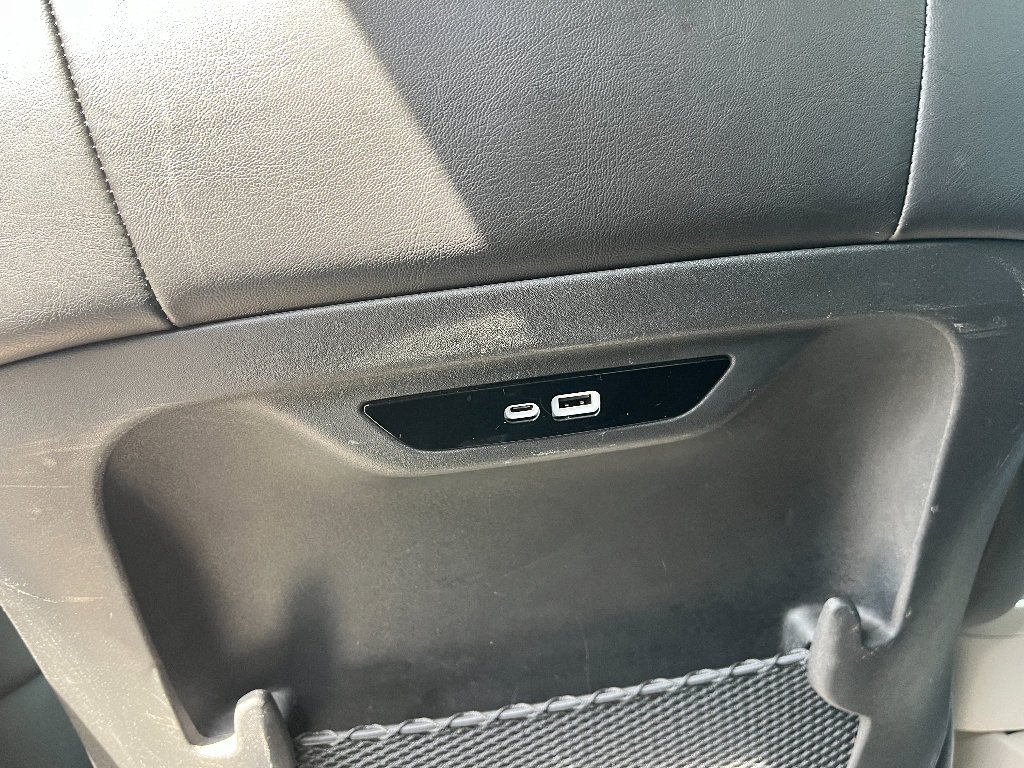 Used 2024 Chrysler Pacifica Touring-L image 31