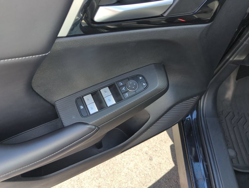 Used 2024 Mitsubishi Outlander SE Black Edition FWD image 19