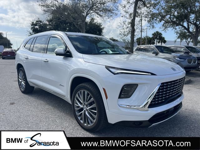 Used 2025 Buick Enclave Avenir image 1