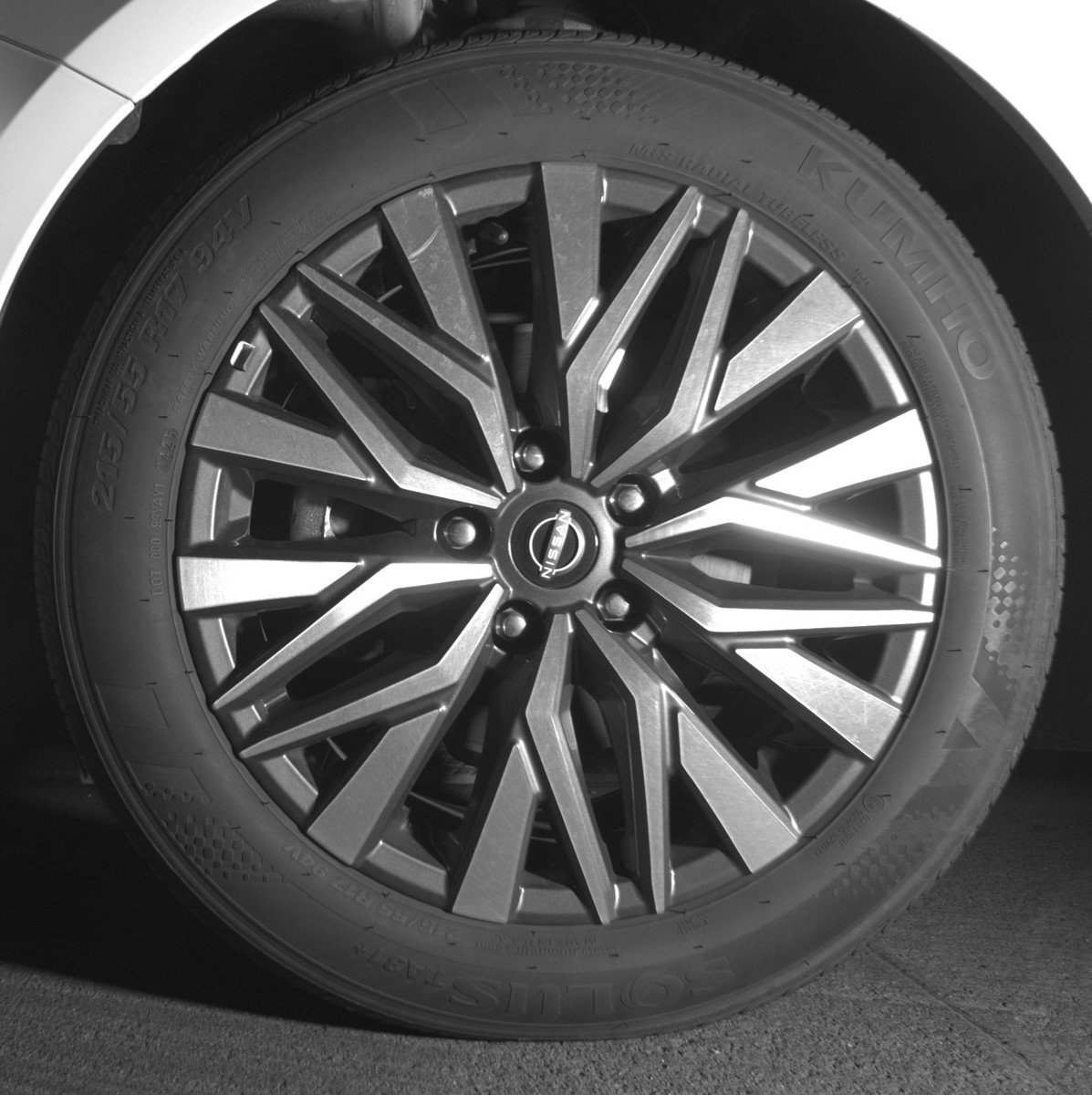 Used 2025 Nissan Altima 2.5 SV FWD image 12