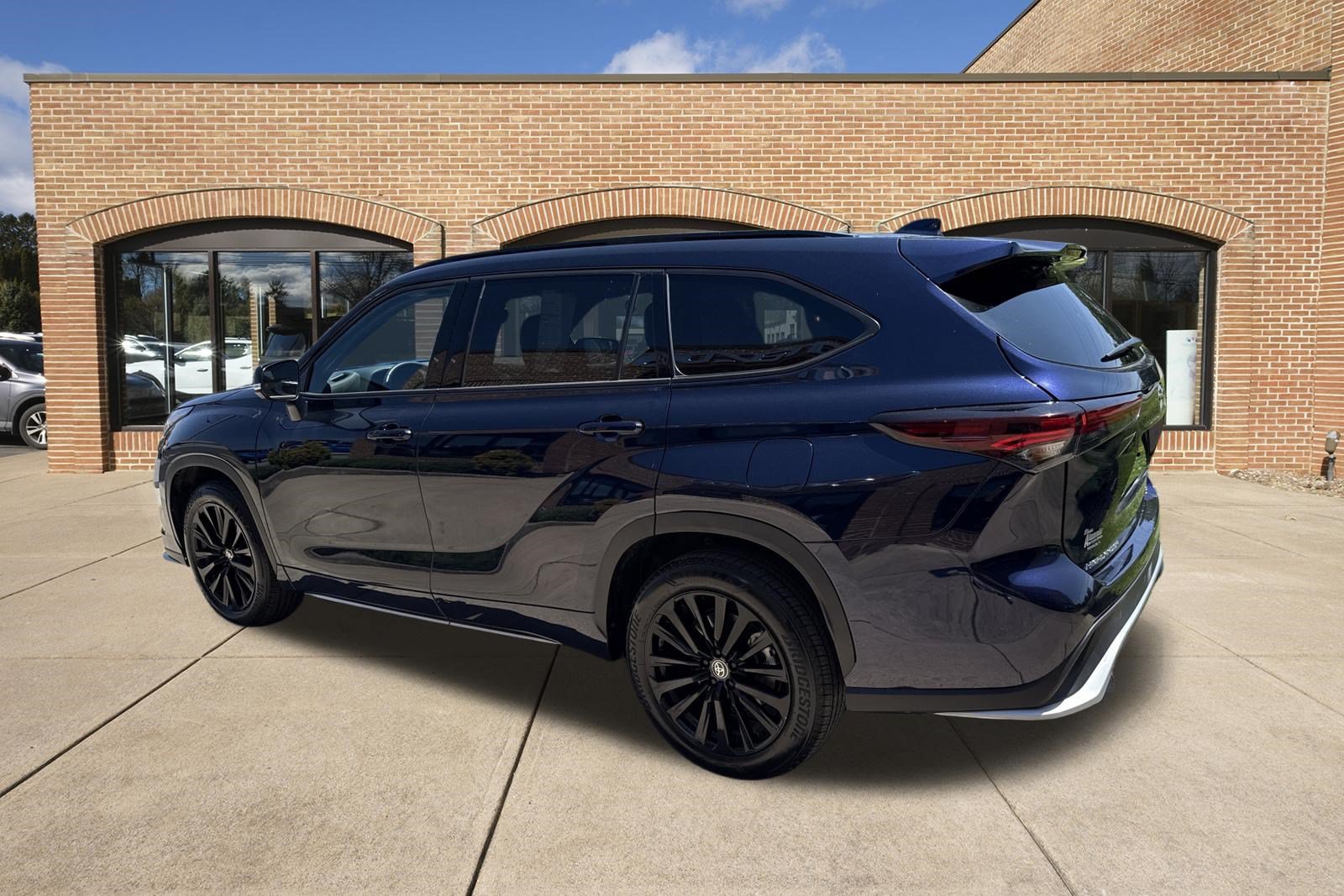 Used 2025 Toyota Highlander XSE AWD/4WD image 6