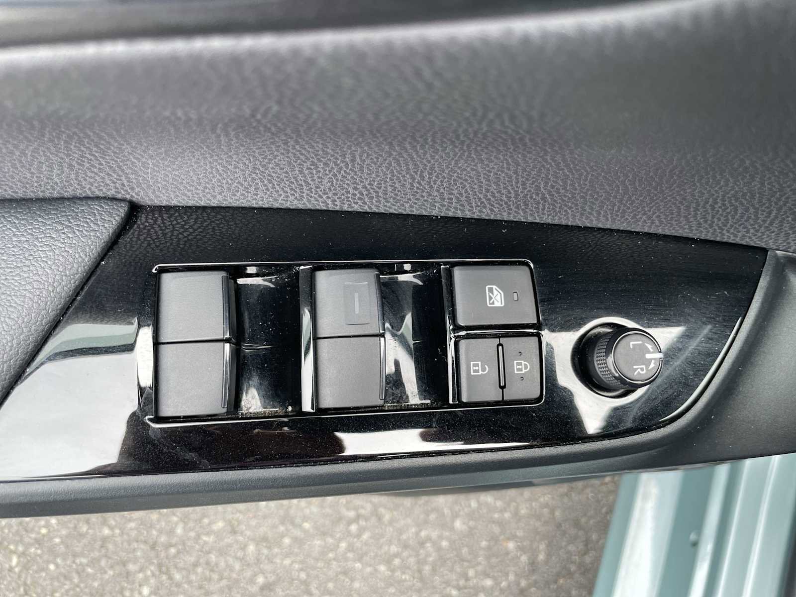 Used 2022 Toyota Prius Limited image 15