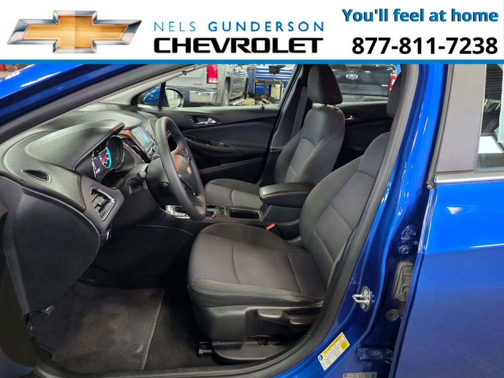 Used 2017 Chevrolet Cruze LT image 13