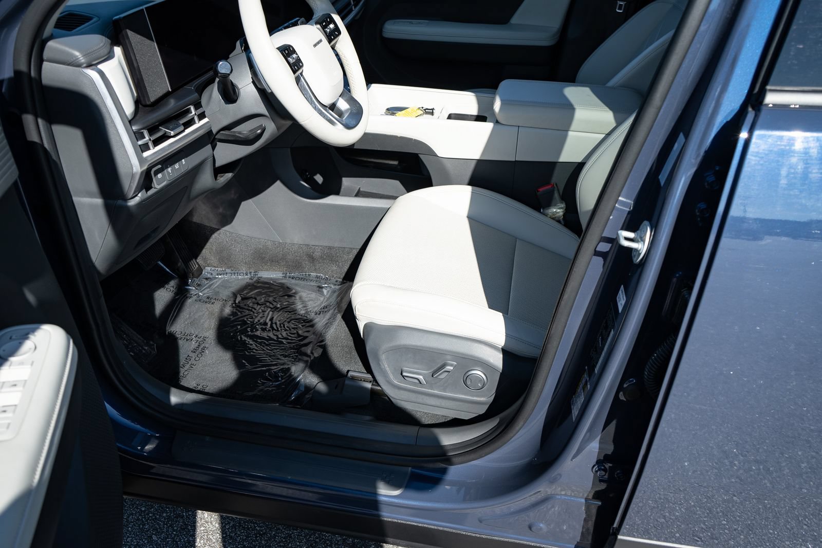 Used 2025 Hyundai Santa Fe SEL AWD/4WD image 17