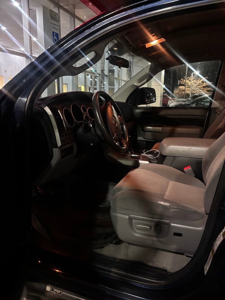 Used 2011 Toyota Tundra 4x4 Double Cab image 4