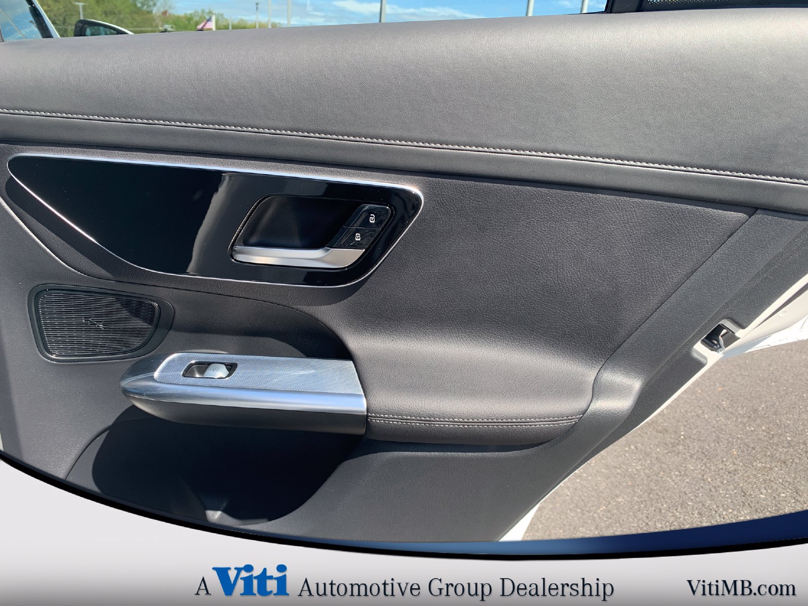 Used 2024 Mercedes-Benz GLC 300 4MATIC image 25