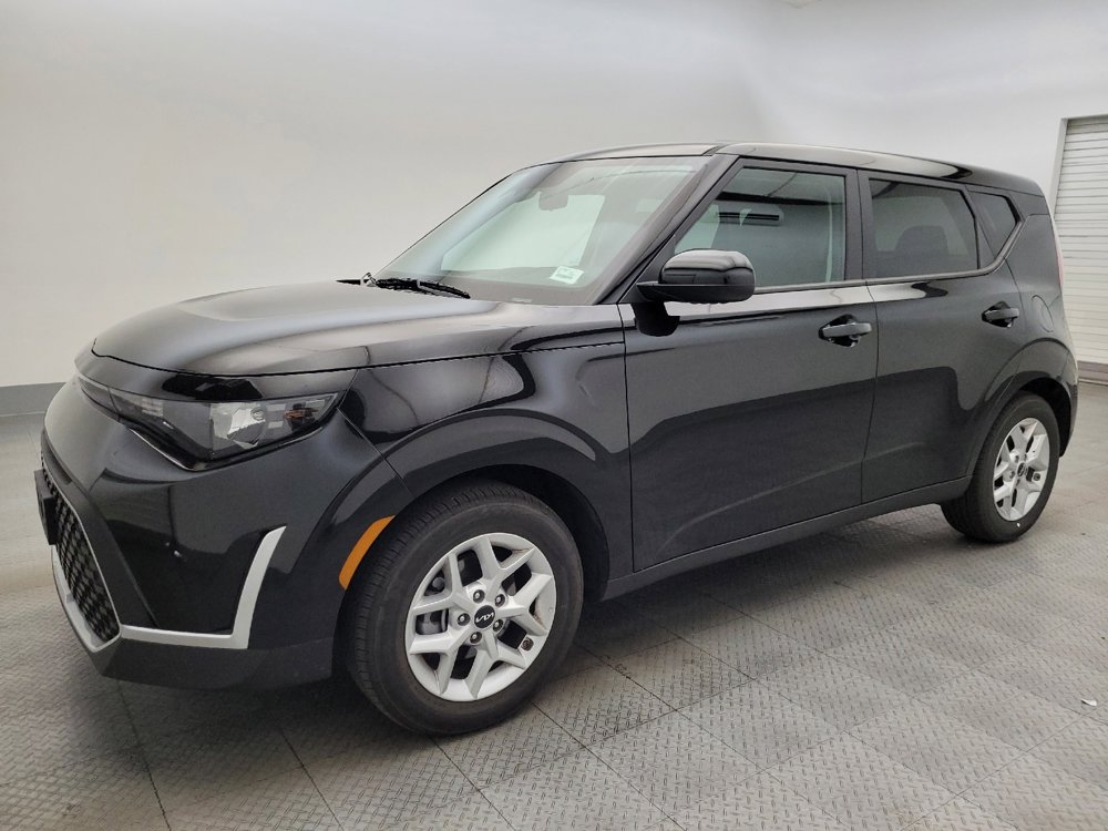 Used 2025 Kia Soul LX FWD image 2