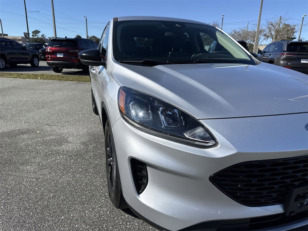 Used 2020 Ford Escape SE Sport image 9