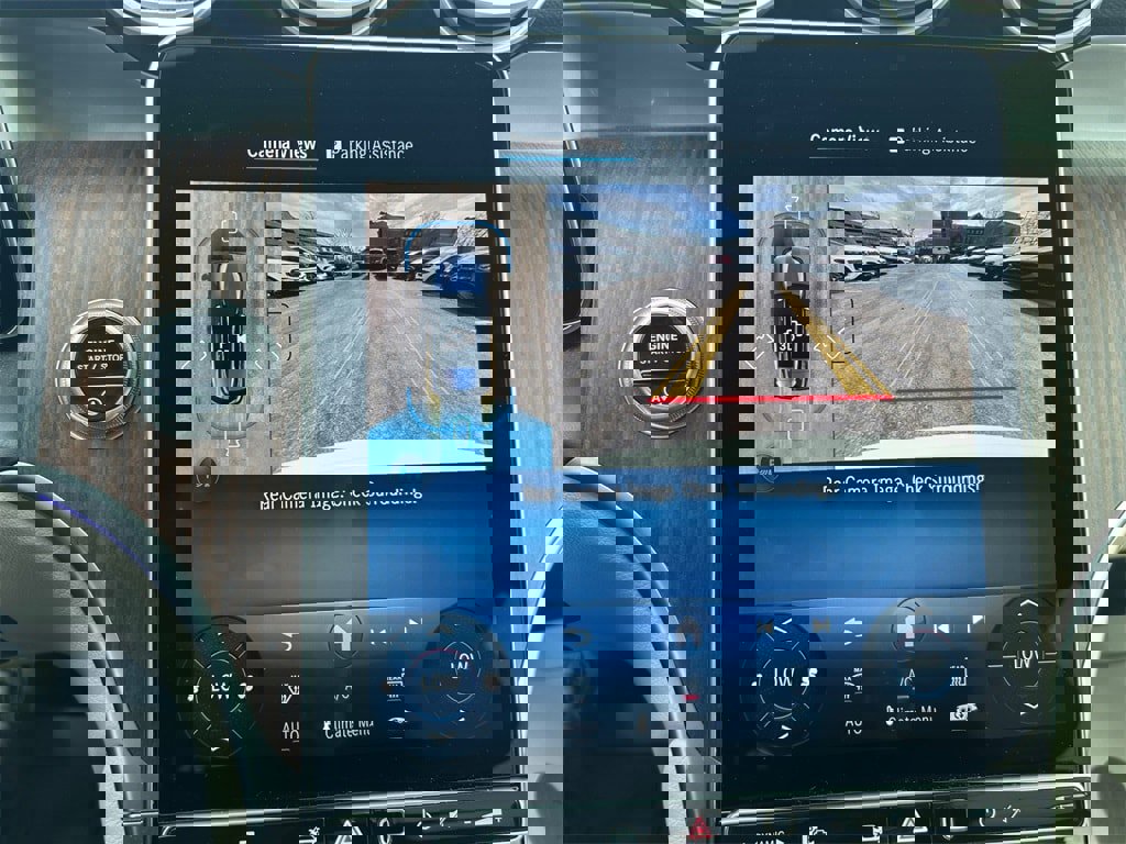 Used 2025 Mercedes-Benz GLC 300 4MATIC image 17