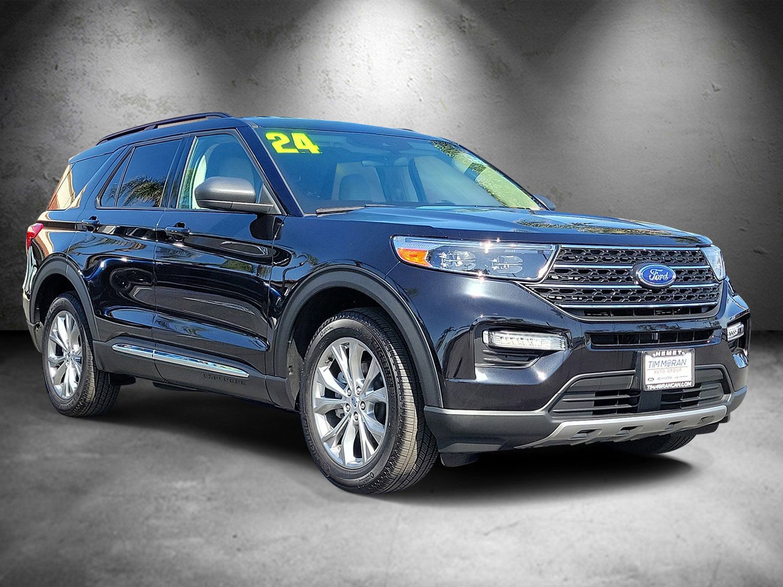 Used 2024 Ford Explorer XLT w/ Equipment Group 202A AWD/4WD image 2