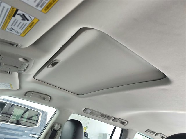 Used 2023 Nissan Armada SL w/ Captain's Chairs Package image 22