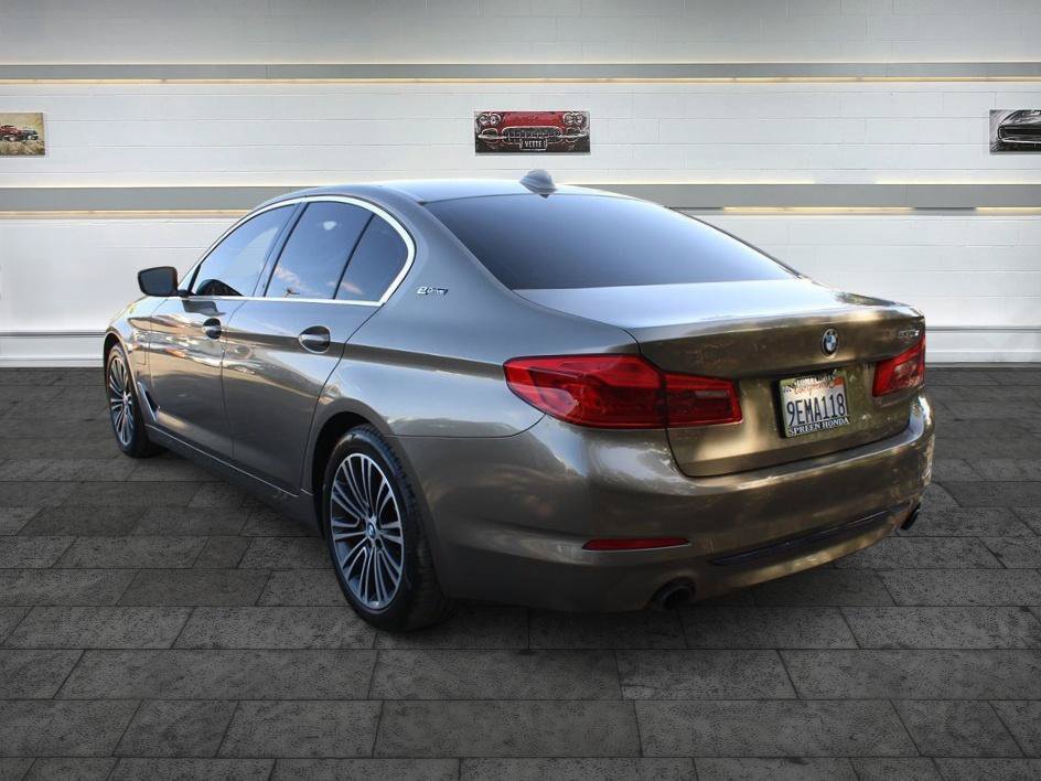 Used 2019 BMW 530e w/ Convenience Package RWD image 5