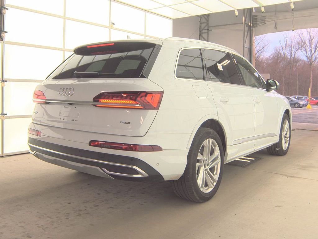 Used 2023 Audi Q7 2.0T Premium Plus w/ Premium Plus Package image 2