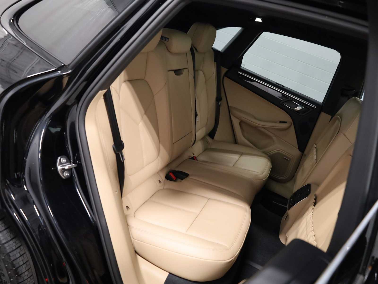 Used 2026 Porsche Macan S AWD/4WD image 37
