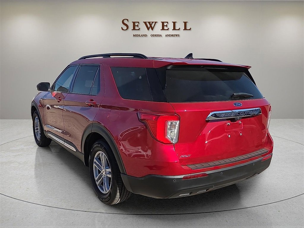 Used 2021 Ford Explorer XLT image 3