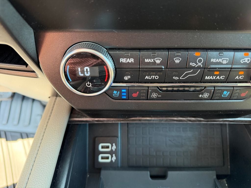 Used 2019 Ford Expedition Limited w/ Equipment Group 302A AWD/4WD image 25