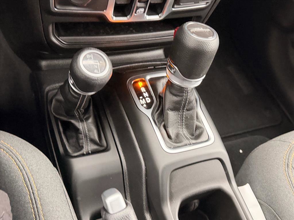 Used 2025 Jeep Gladiator Sport image 21