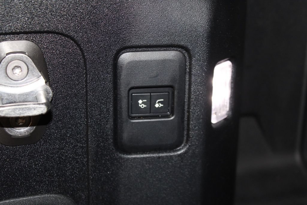 Used 2022 Land Rover Defender 110 XS Edition AWD/4WD image 53