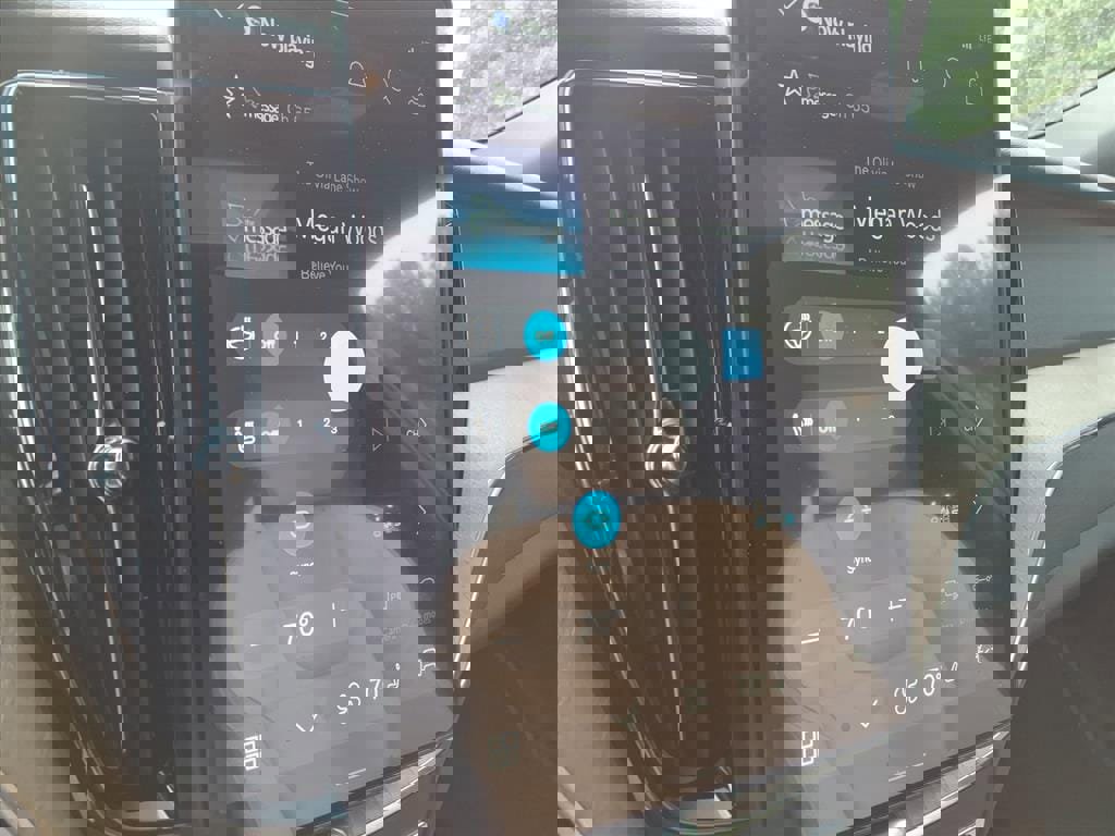 New 2026 Volvo XC60 B5 Plus w/ Protection Package Premier image 17