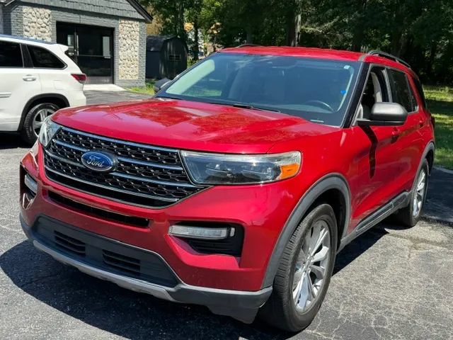 Used 2020 Ford Explorer XLT w/ Equipment Group 202A RWD image 2
