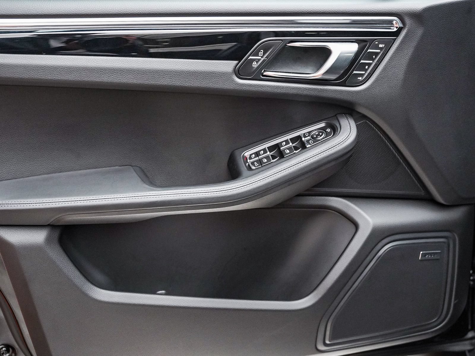 Certified 2026 Porsche Macan AWD/4WD image 26