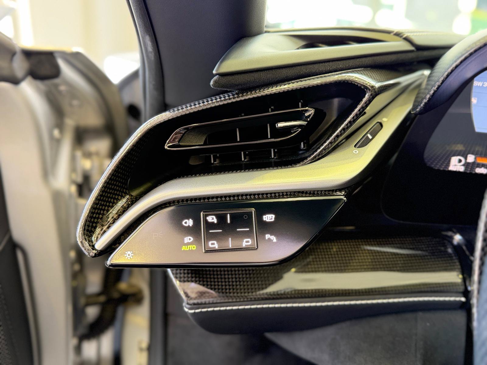 Used 2024 Ferrari SF90 Spider AWD/4WD image 29