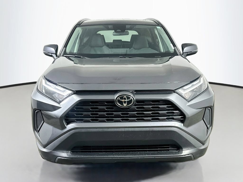 Used 2022 Toyota RAV4 XLE AWD/4WD image 2