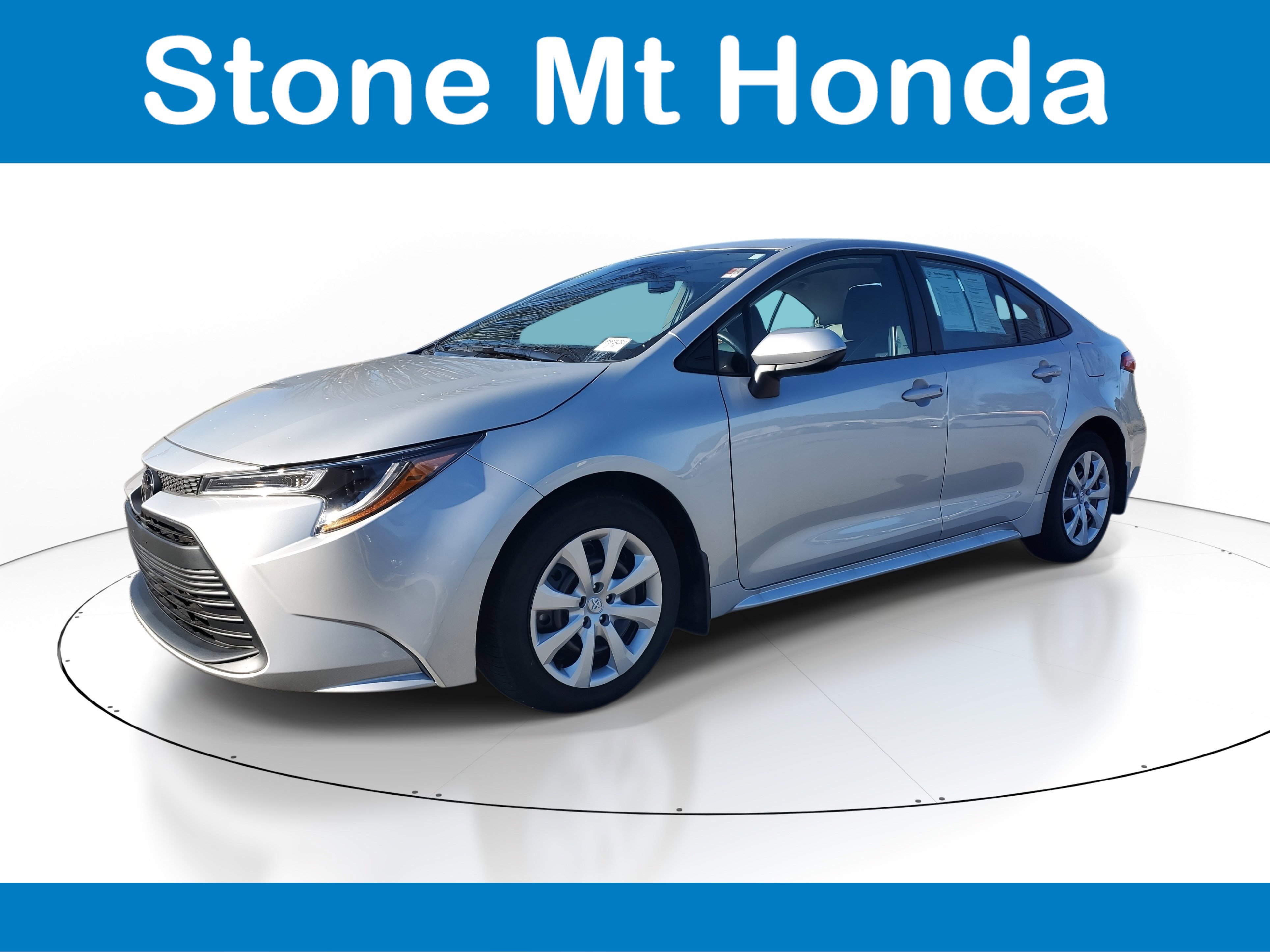 Used 2025 Toyota Corolla LE image 3