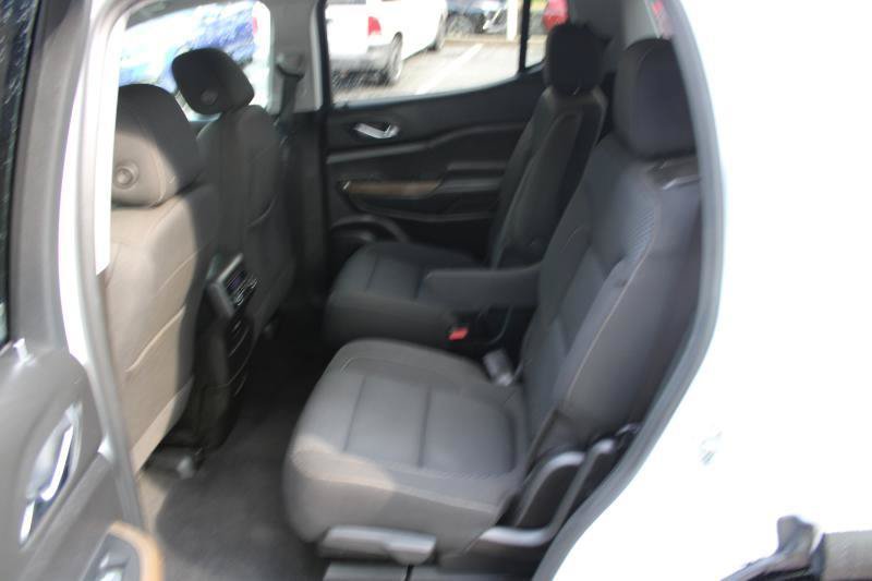 Used 2023 GMC Acadia SLE FWD image 12