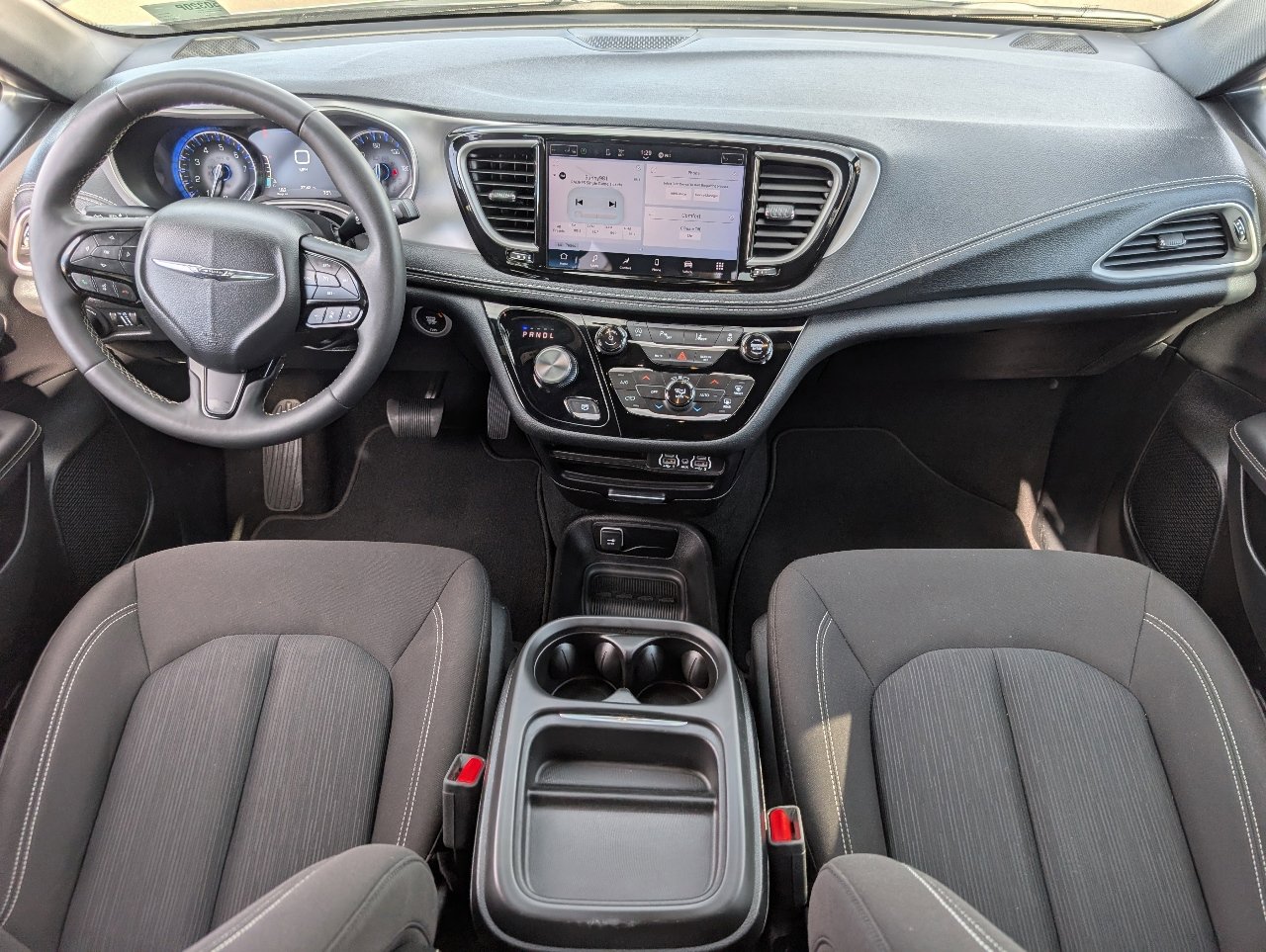 Used 2024 Chrysler Pacifica Touring image 4