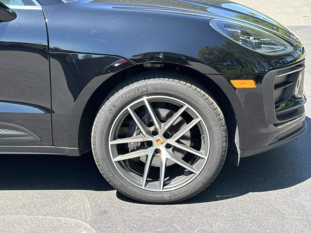 Certified 2026 Porsche Macan AWD/4WD image 9