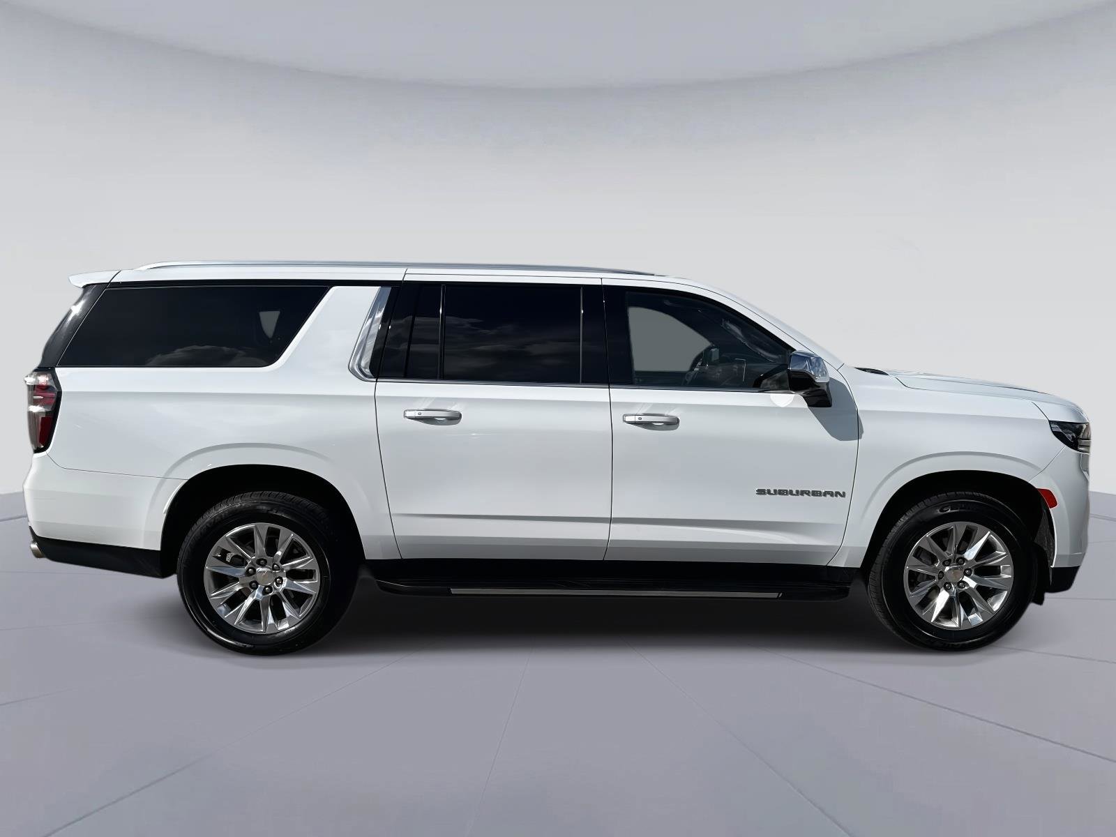 Used 2023 Chevrolet Suburban Premier image 2