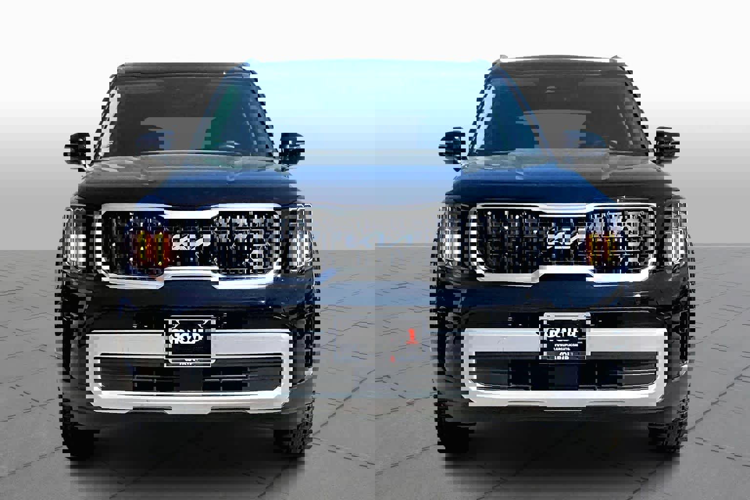 Used 2024 Kia Telluride EX w/ EX Captain's Chair Package image 4