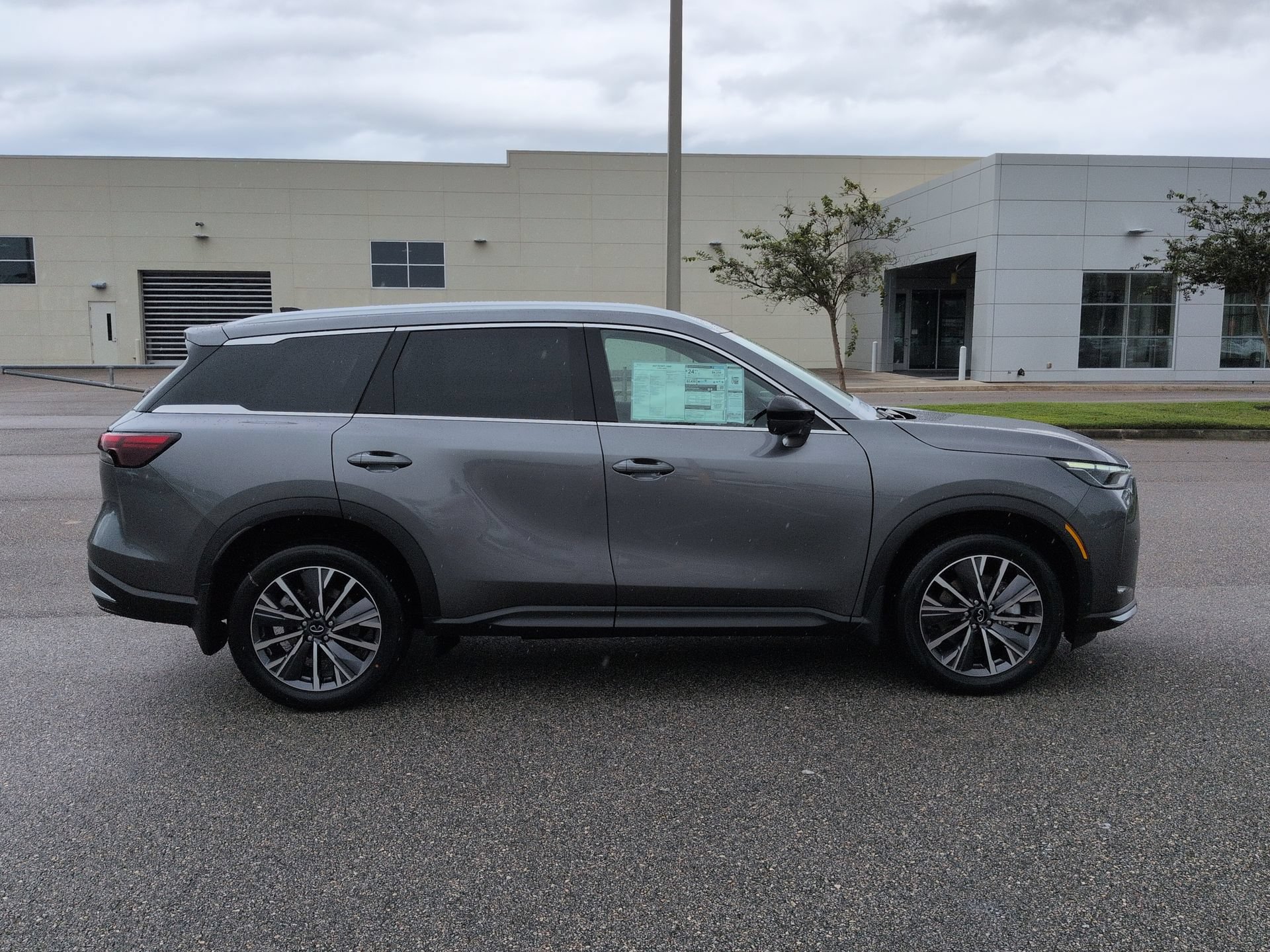 New 2027 INFINITI QX60 Luxe w/ Cargo Package AWD/4WD image 4