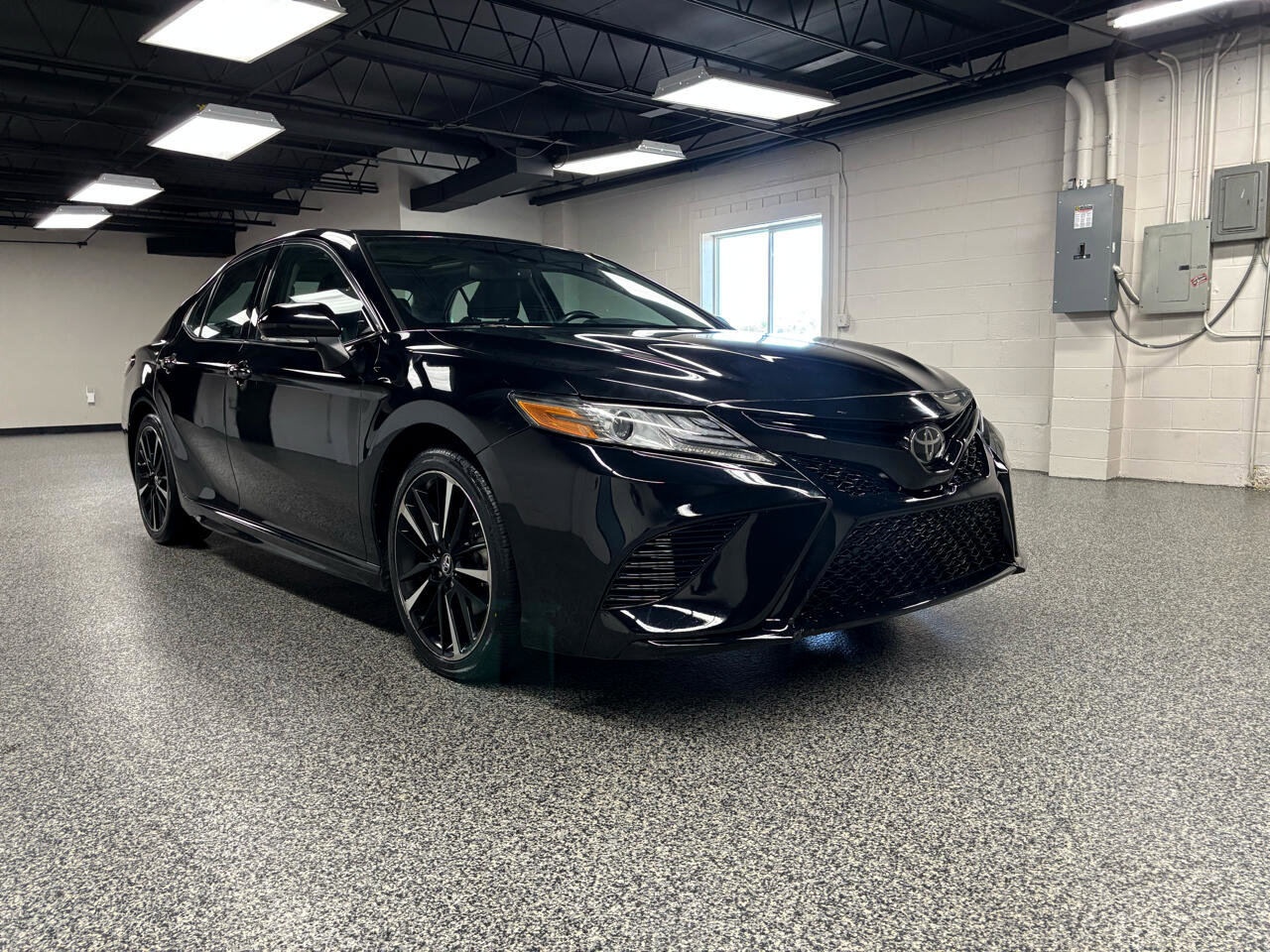 Used 2019 Toyota Camry XSE image 2