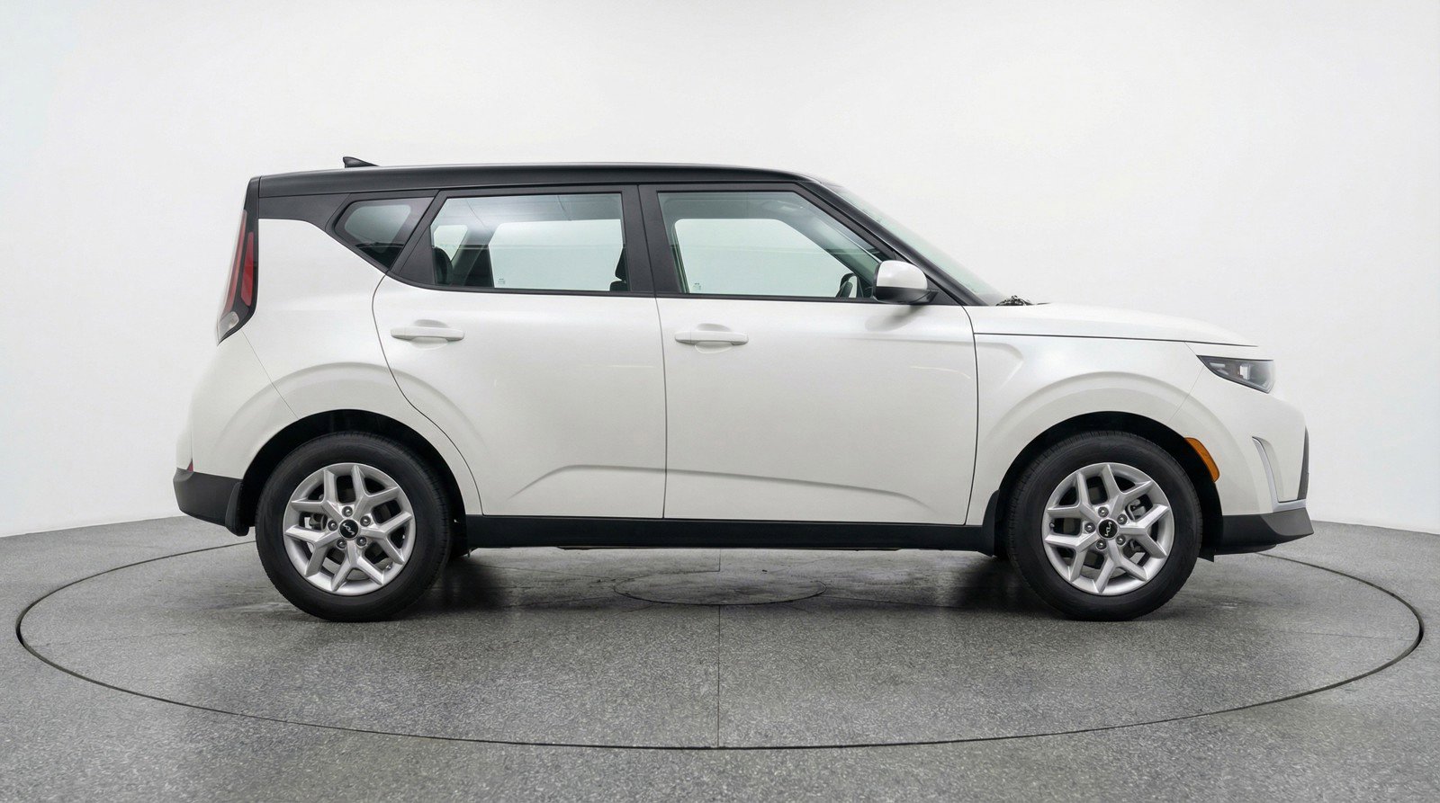 Used 2025 Kia Soul LX w/ LX Technology Package image 11