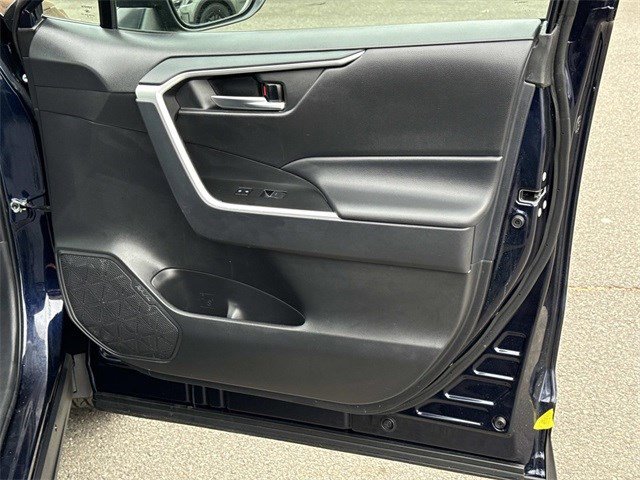 Used 2025 Toyota RAV4 XLE image 8