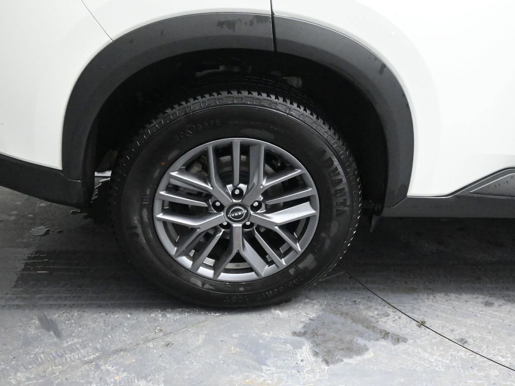 Used 2024 Nissan Rogue S image 17