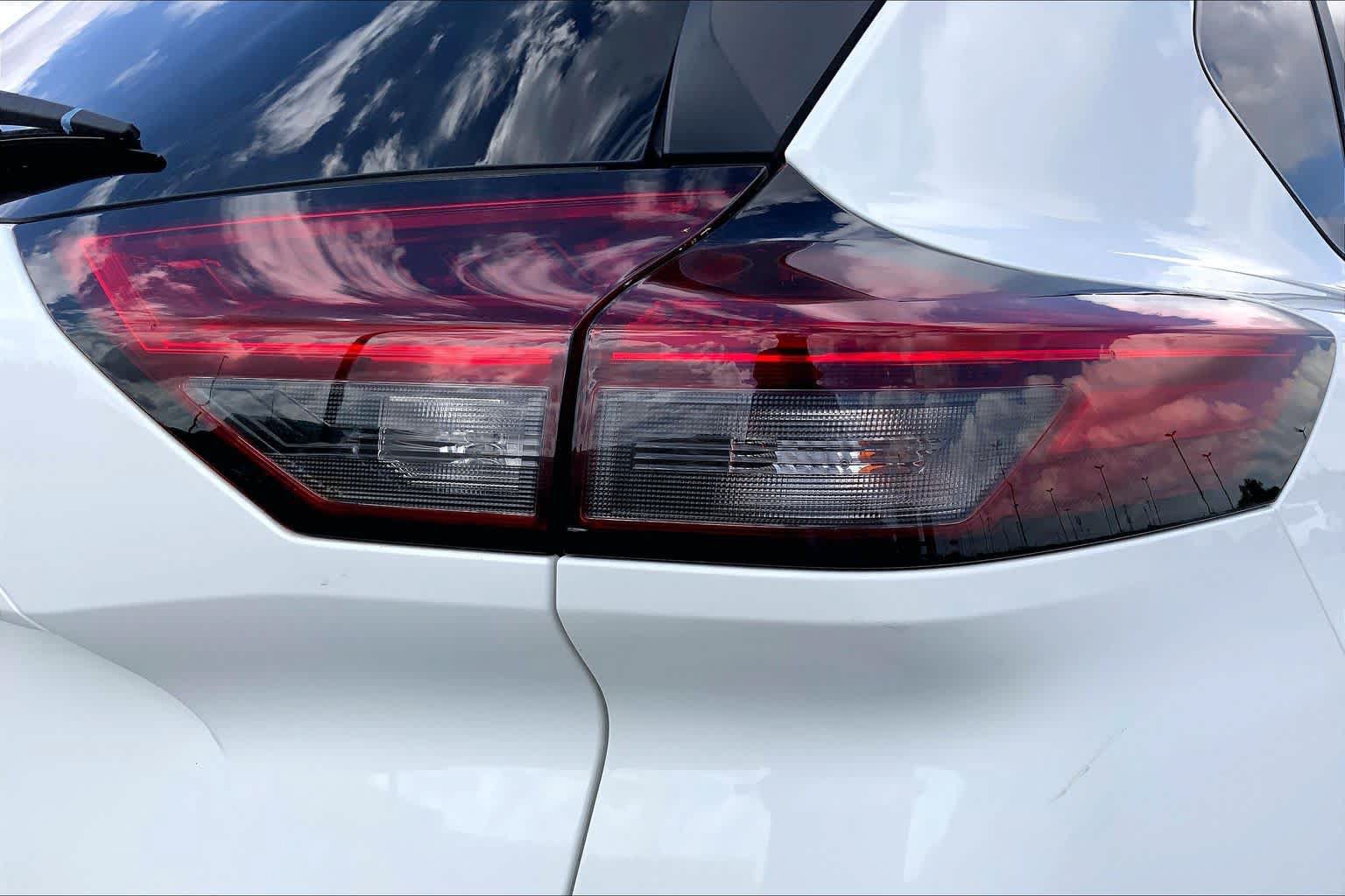 Used 2023 Nissan Rogue S FWD image 9