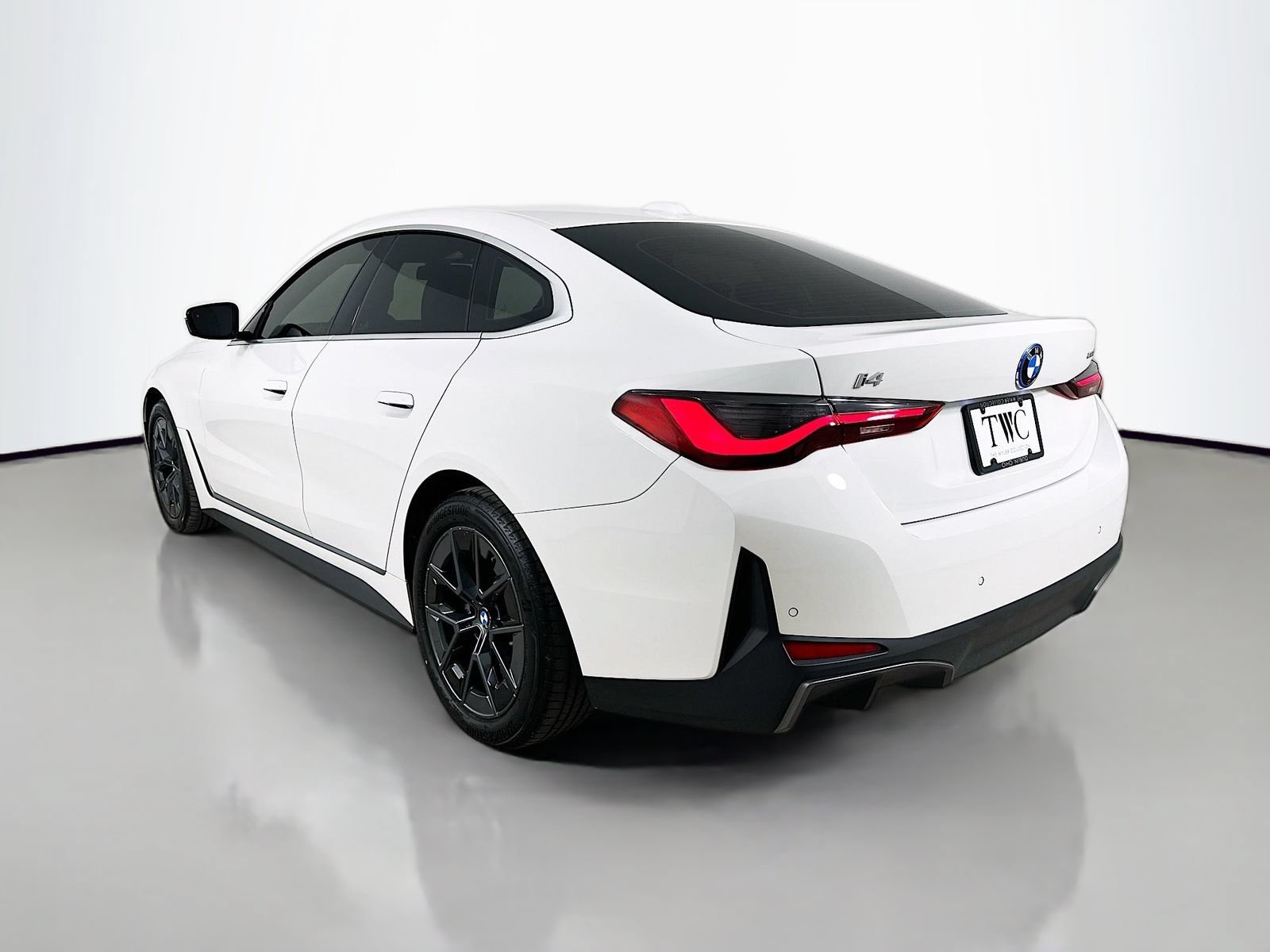 Used 2025 BMW i4 eDrive40 RWD image 7