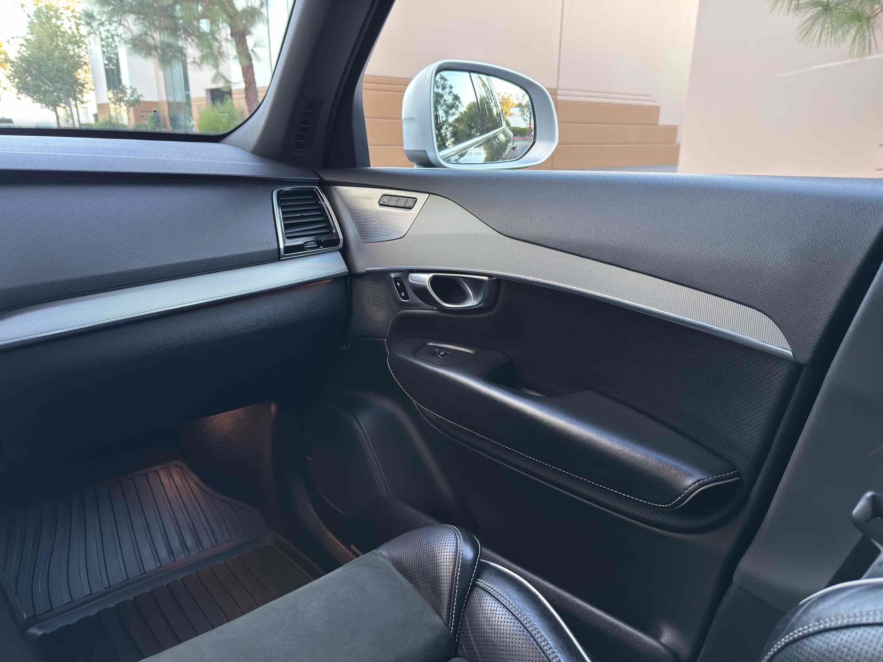 Used 2016 Volvo XC90 T6 R-Design w/ Vision Package image 35