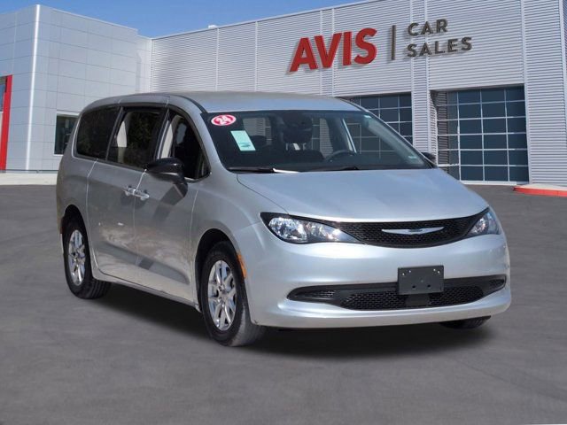 Used 2024 Chrysler Voyager LX image 3