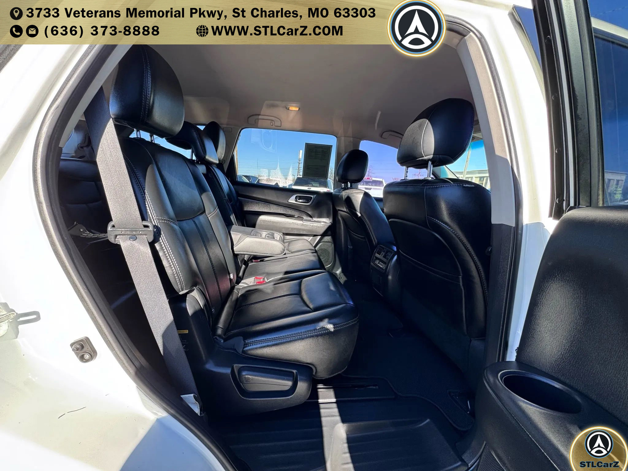 Used 2015 Nissan Pathfinder SL image 14